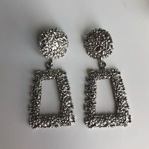 Stunning silver color earrings